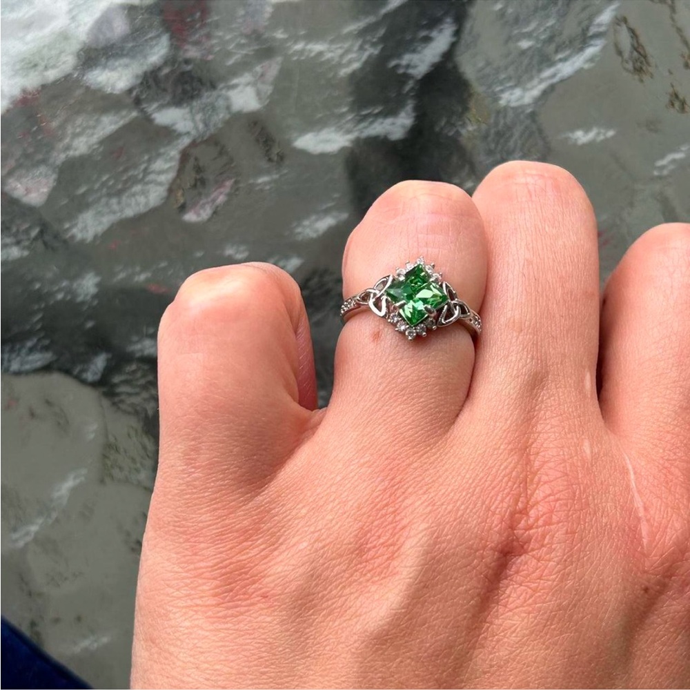 💍GORGEOUS GREEN DIAMOND RING! - Picture 2 of 5